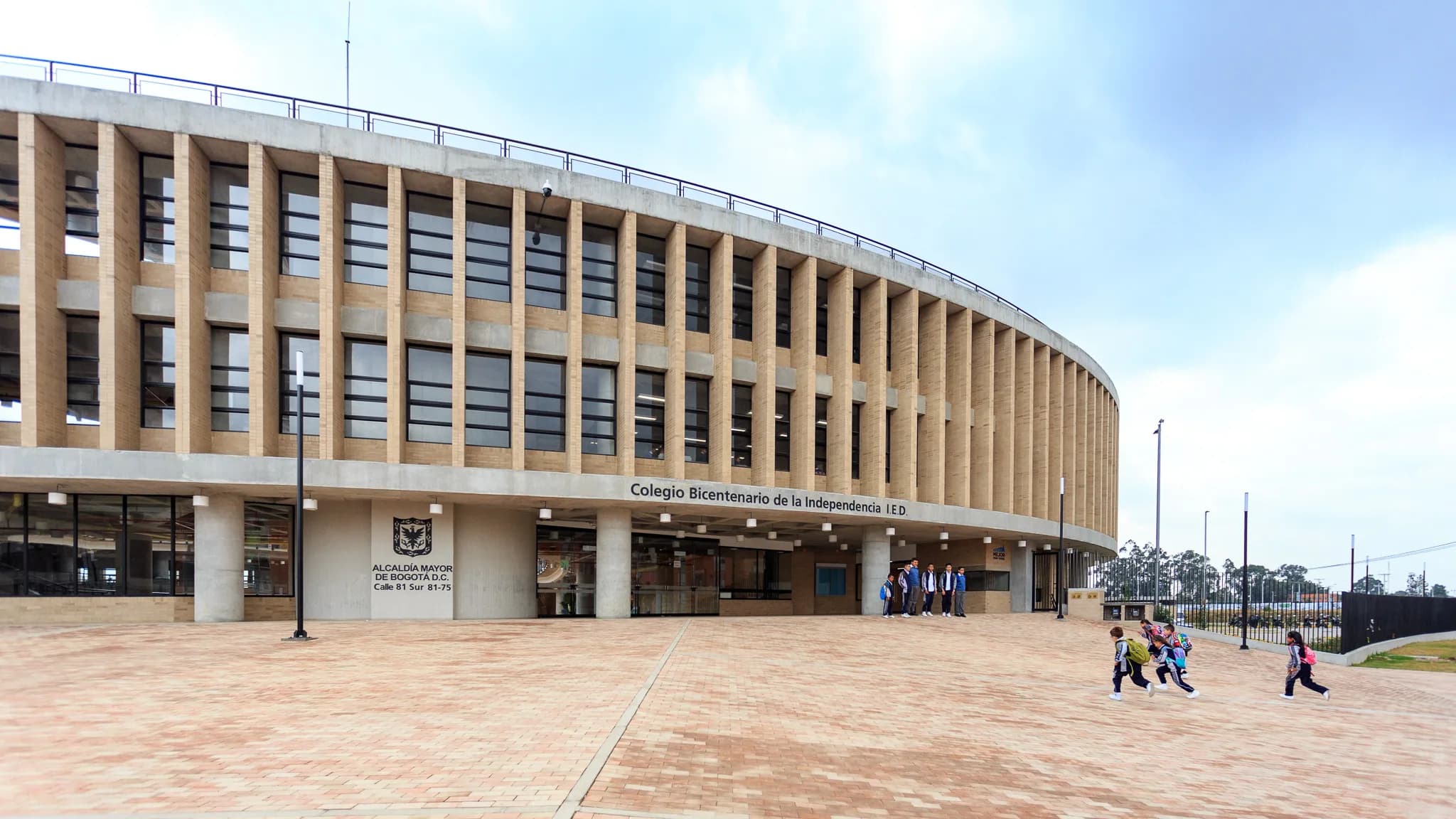 Colegio Bicentenario de la Independencia, Bogotá D.C., Cundinamarca. Imagen 2 de 4.