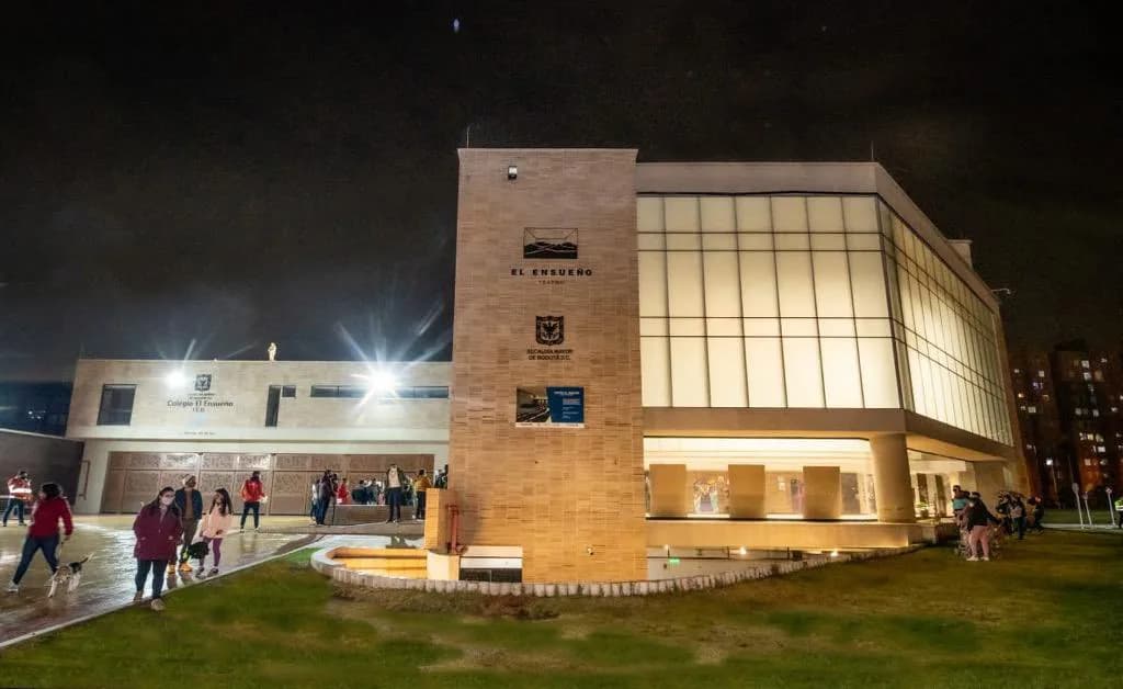 Colegio y teatro El Ensueño, Bogotá D.C., Cundinamarca. Imagen 2 de 25.